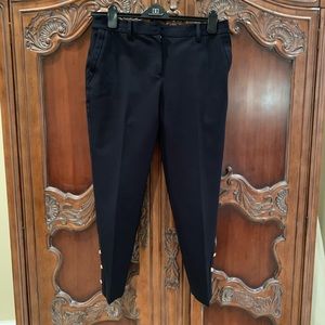 Navy cropped pants.